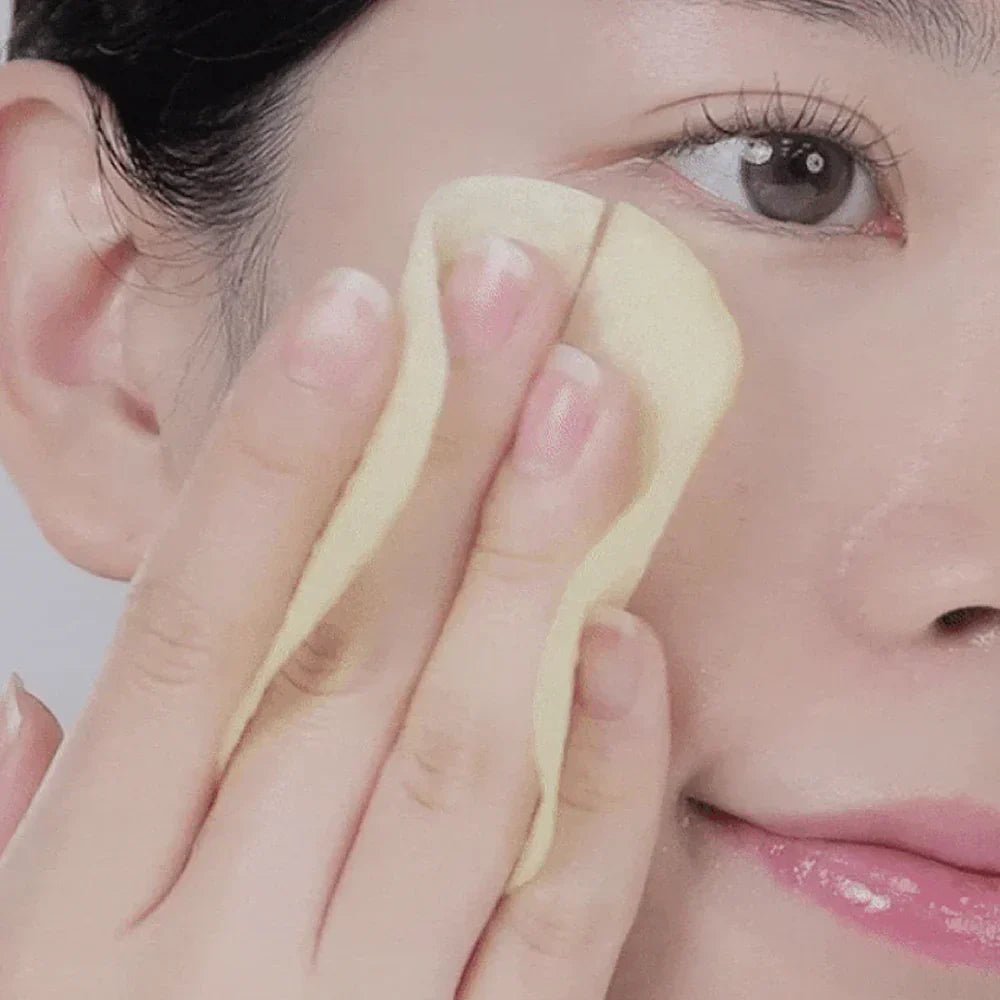 Vegan Vitamin Deep-Tox Brightening Toner Pads by MEDIPEEL+ in a container of 70 pads, showing the product's packaging and texture.