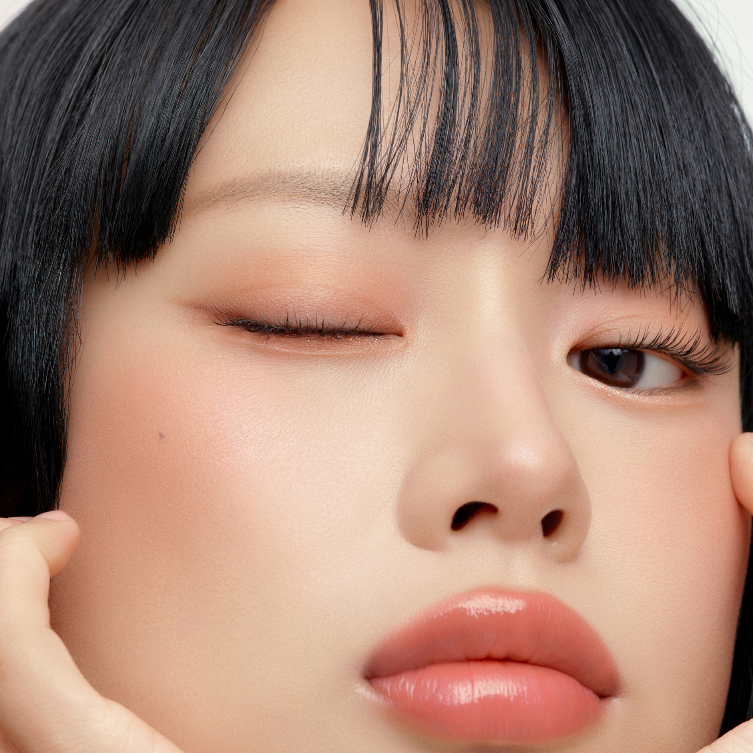 Peripera All Take Mood Palette eyeshadow with a variety of colorful shades in a sleek compact for versatile eye makeup looks.