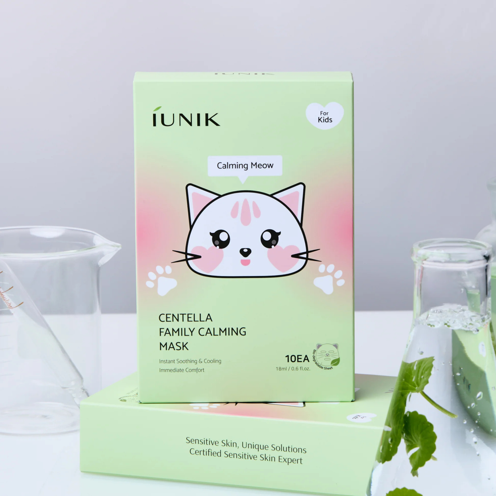 iUNIK Centella Family Calming Mask Box for Kids, 10 sheet masks featuring soothing ingredients for gentle skincare.