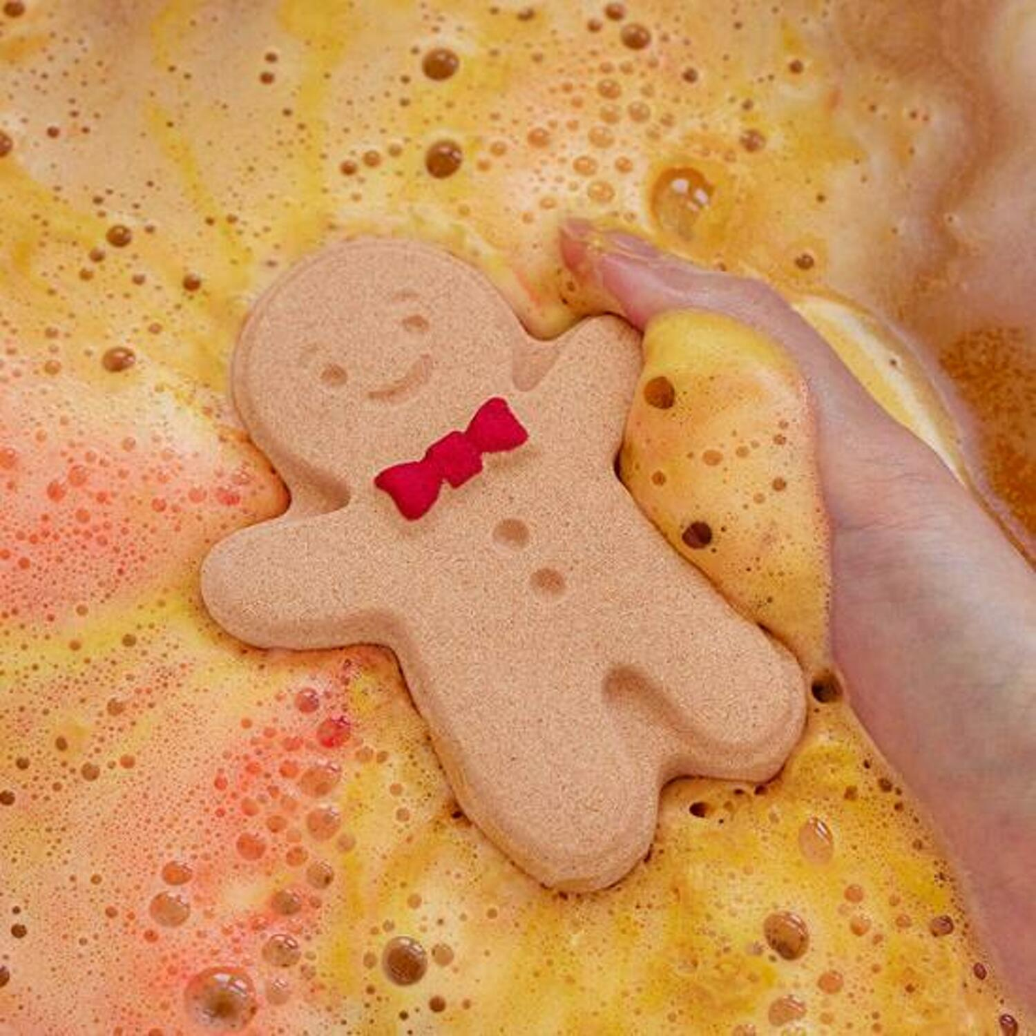 ROUND A’ROUND Joyful Bubble Bath Bomb Lemon Crumble Cookie, 110g, body wash and scrub with lemon scent and bubbly texture.