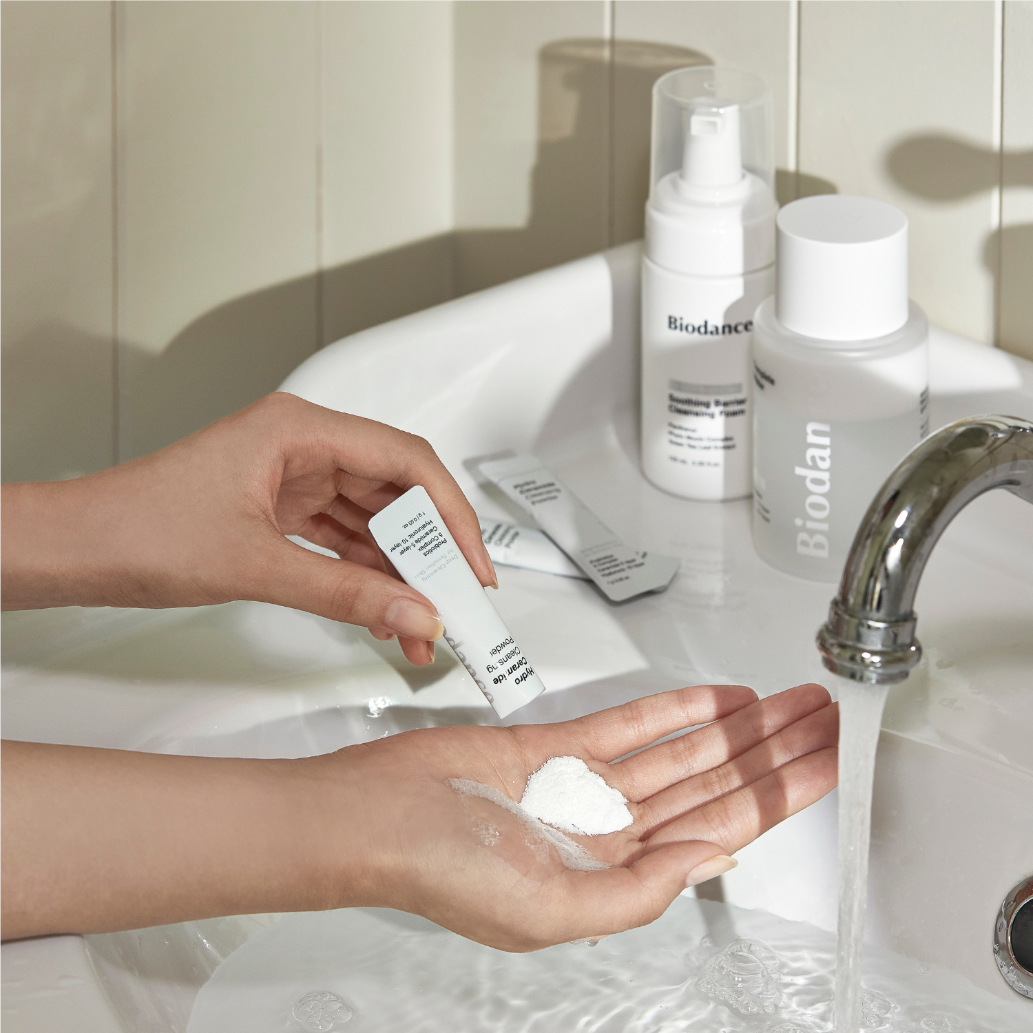 Biodance Hydro Ceramide Cleansing Powder in a box of 30, natural powder cleanser with ceramides for gentle facial cleansing.