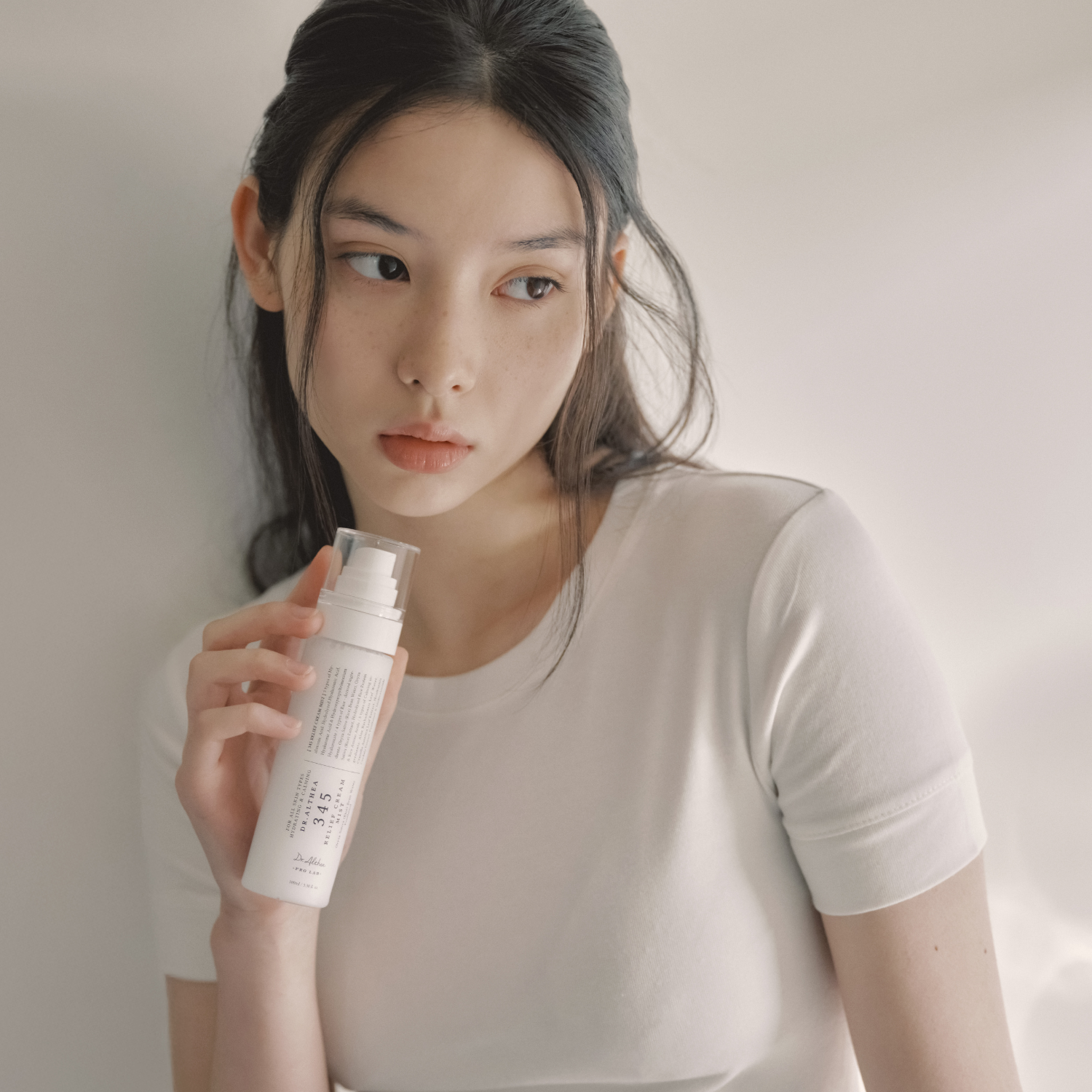 Dr. Althea 345 Relief Cream Mist 60ml, a soothing facial mist with hydrating and calming properties, displayed in a clear spray bottle.