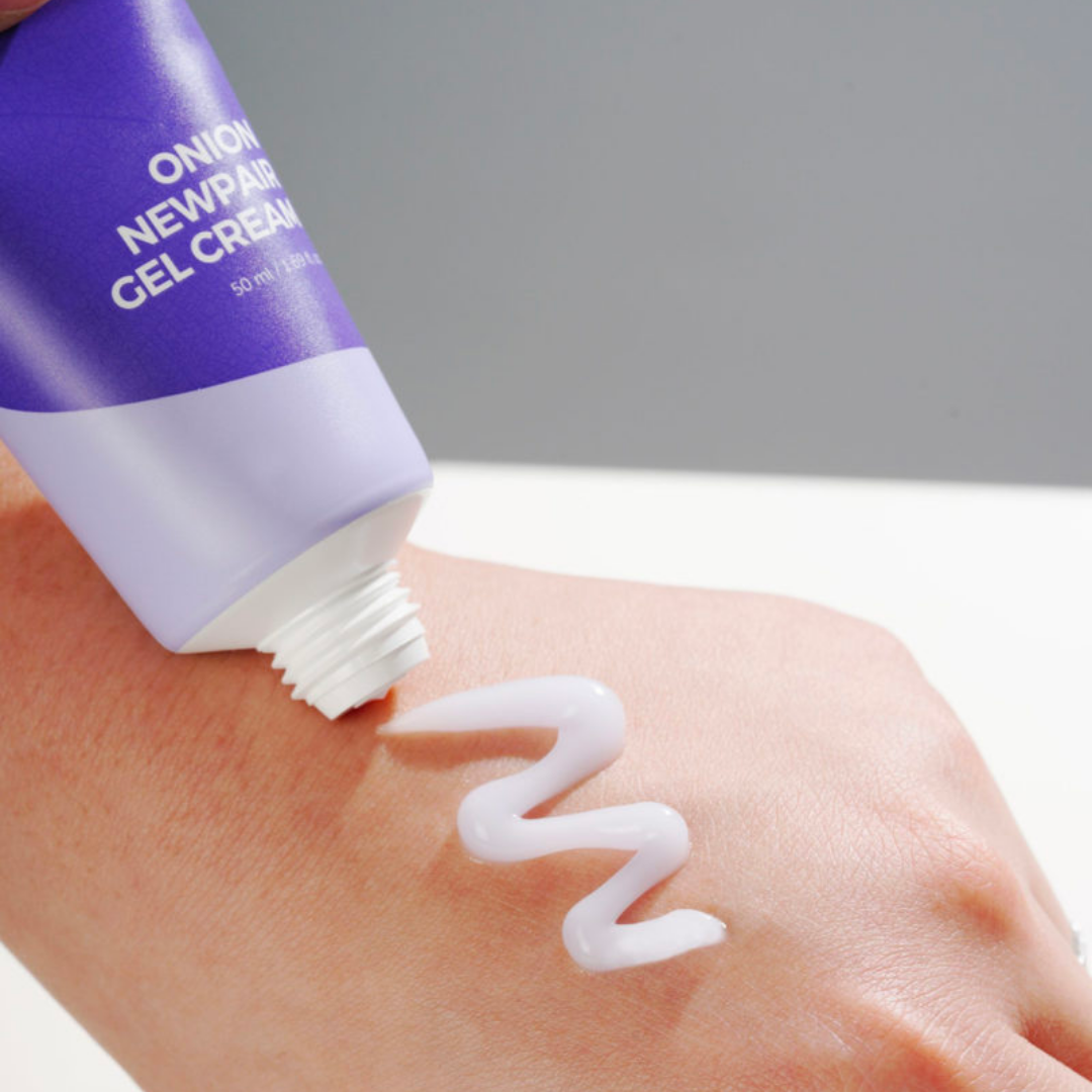 Isntree Onion Newpair Gel Cream face moisturizer in a 50 mL jar, showing the product packaging and texture.