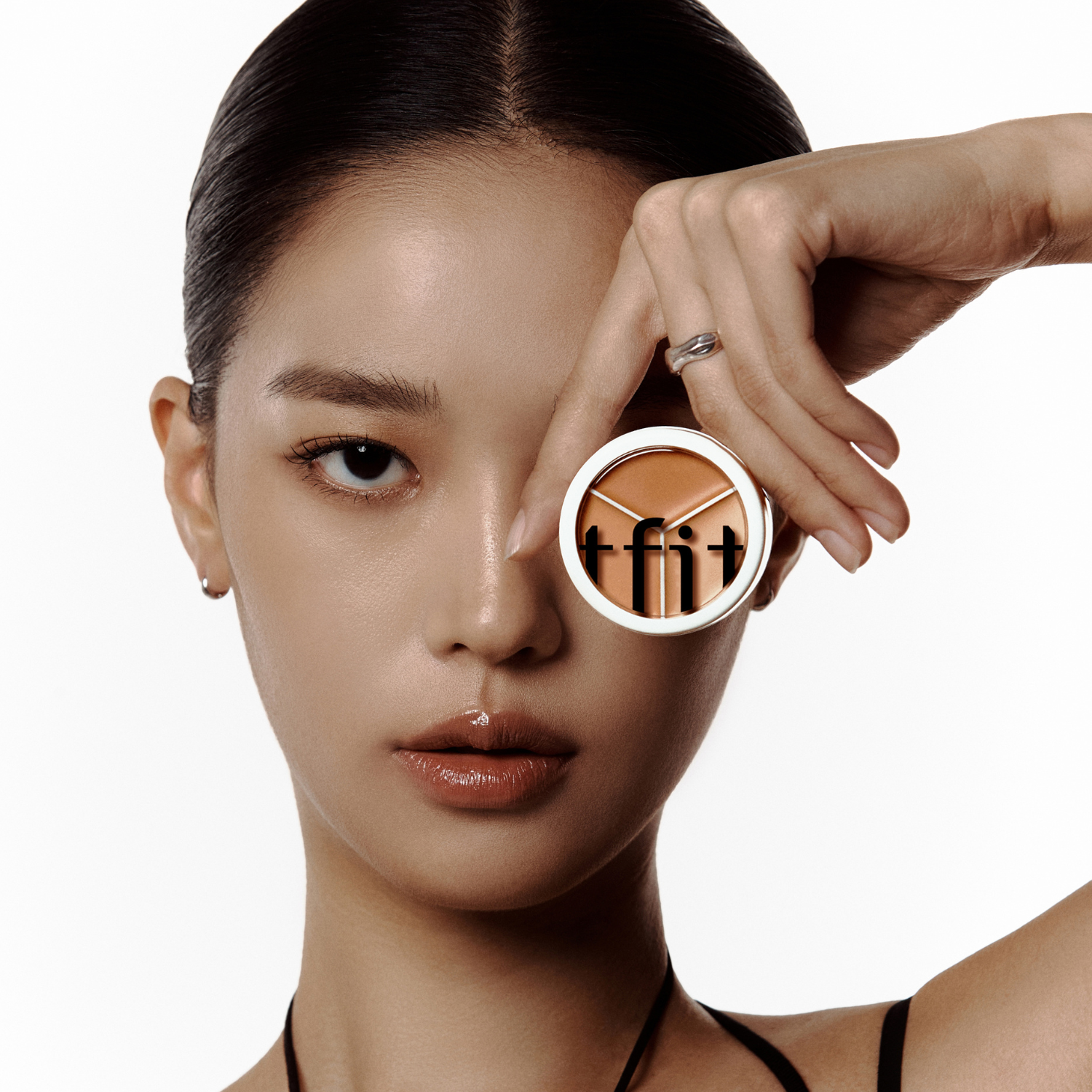 TFIT Cover Up Pro Concealer and Corrector, creamy texture, in a shade suitable for concealing blemishes and skin imperfections.