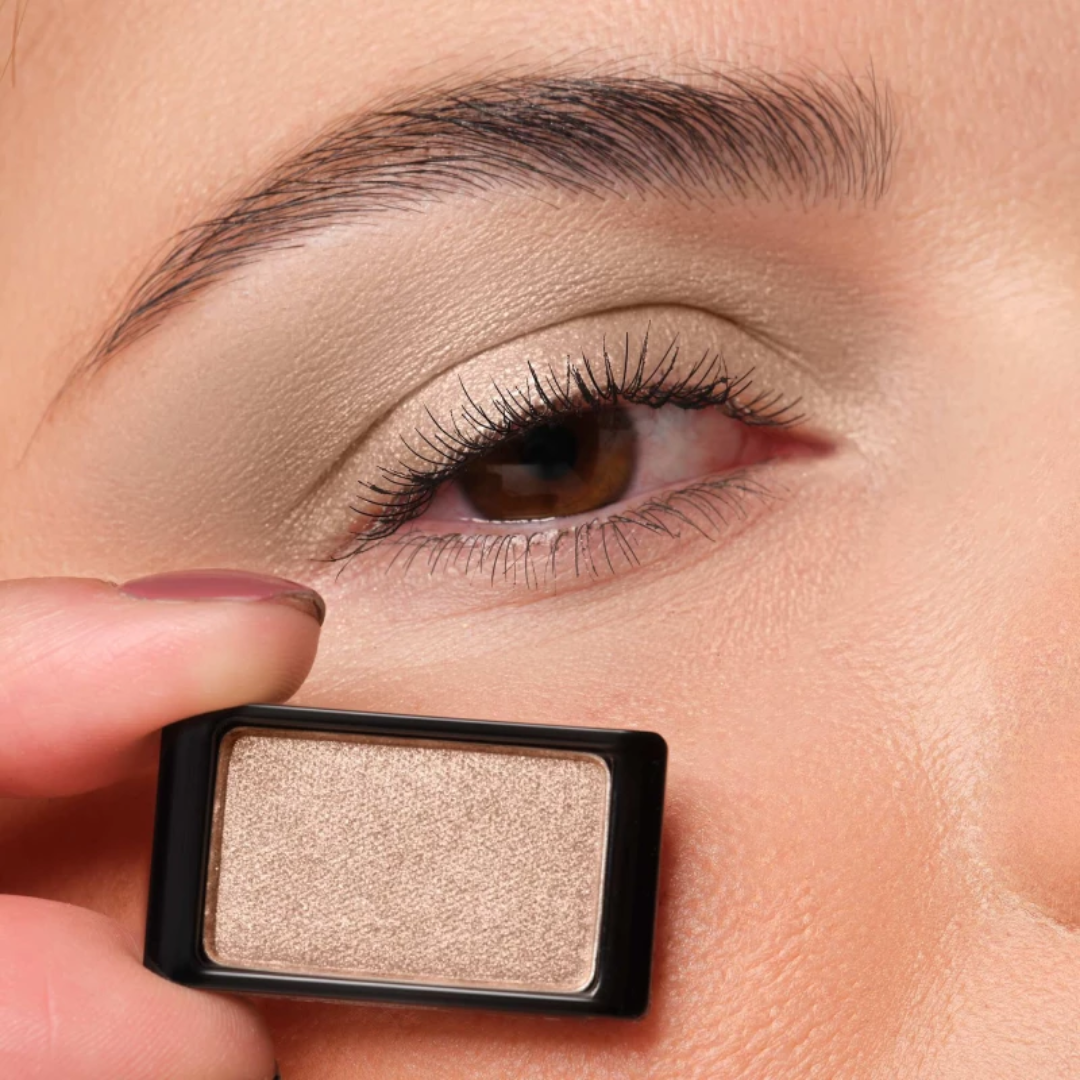 ARTDECO eyeshadow pearl in a compact, showcasing a shimmery, light-colored eyeshadow with a smooth, reflective surface.