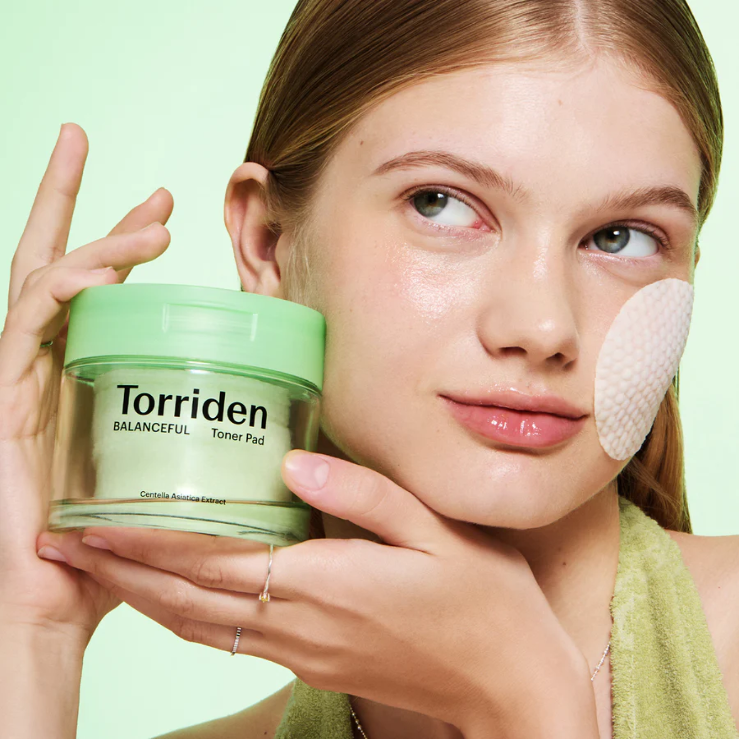 Torriden Balanceful Toner Pad with 60 soothing, exfoliating cotton pads for skincare routine.