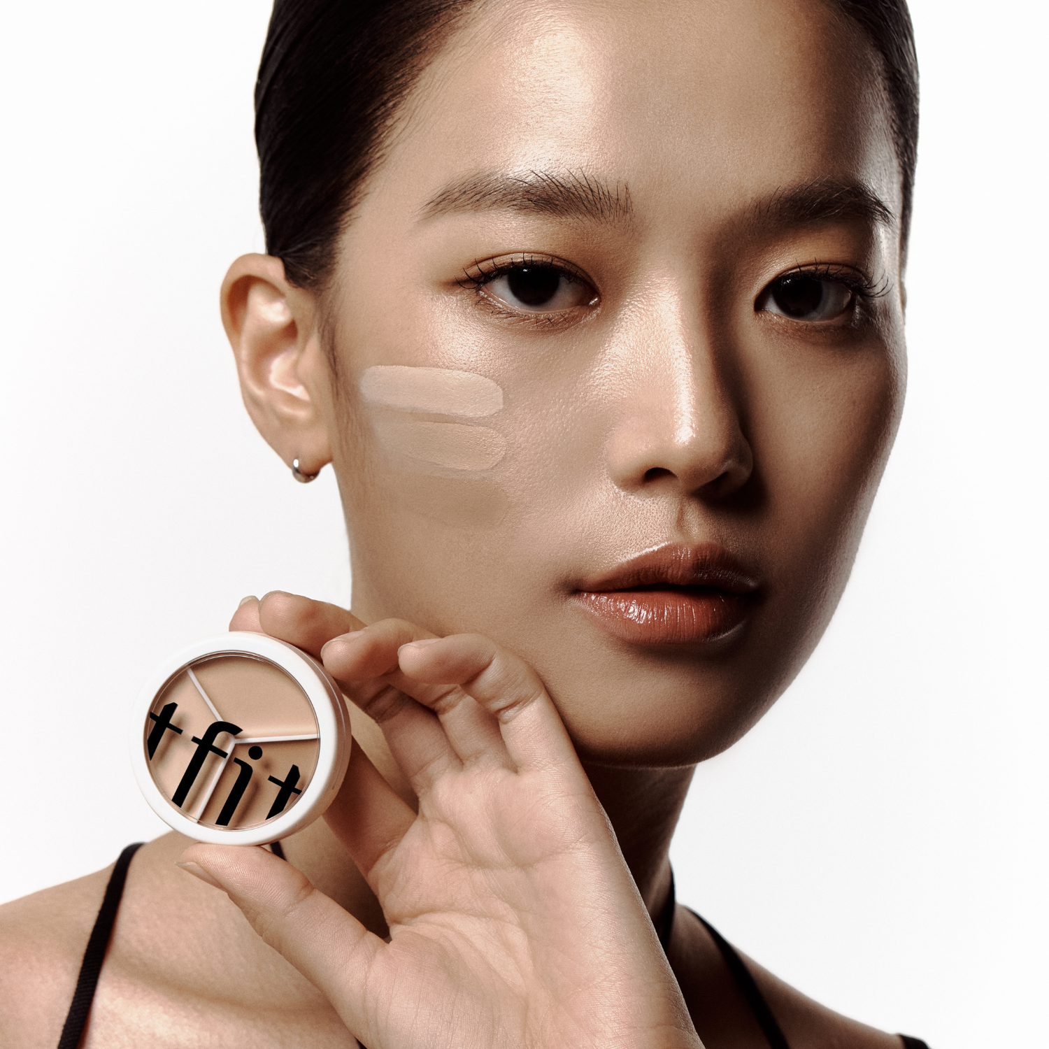 TFIT Cover Up Pro Concealer and Corrector in shade 20, creamy formula, for flawless skin coverage and correction.