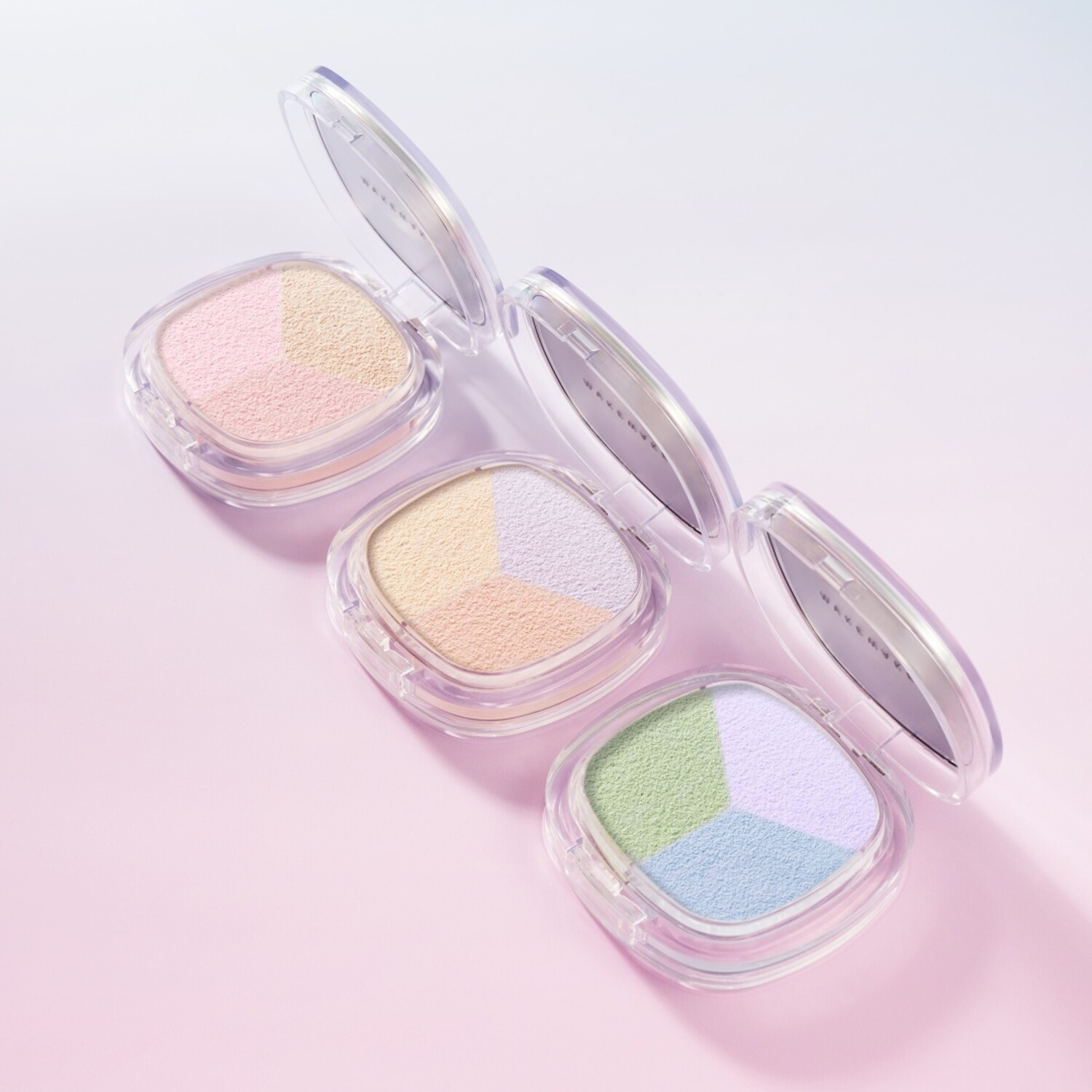 Wakemake Stay Fixer Multi-Color Setting Powder in a compact with multiple shades for a flawless, matte finish.