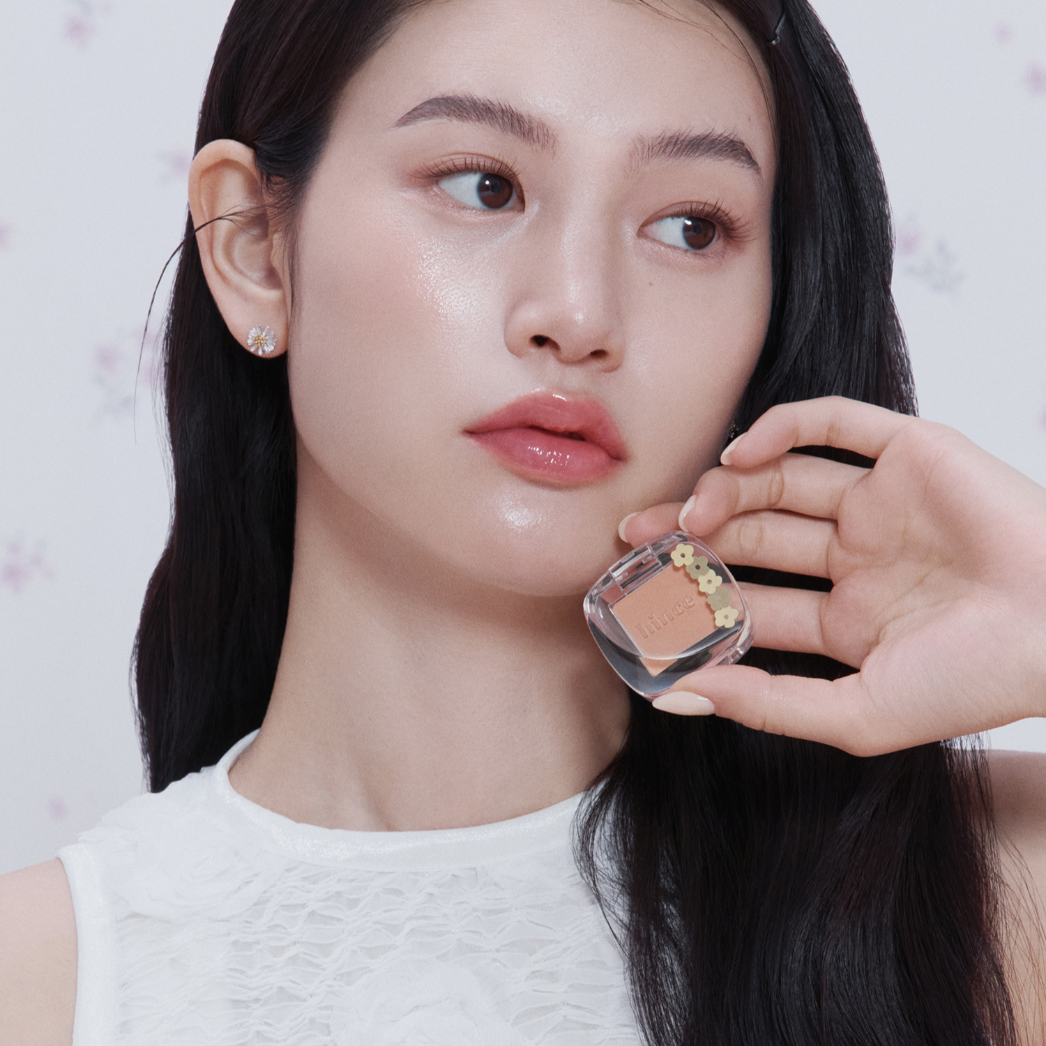 Hince Odd Spring single eyeshadow in a vibrant, shimmery shade displayed in a close-up of the makeup product.