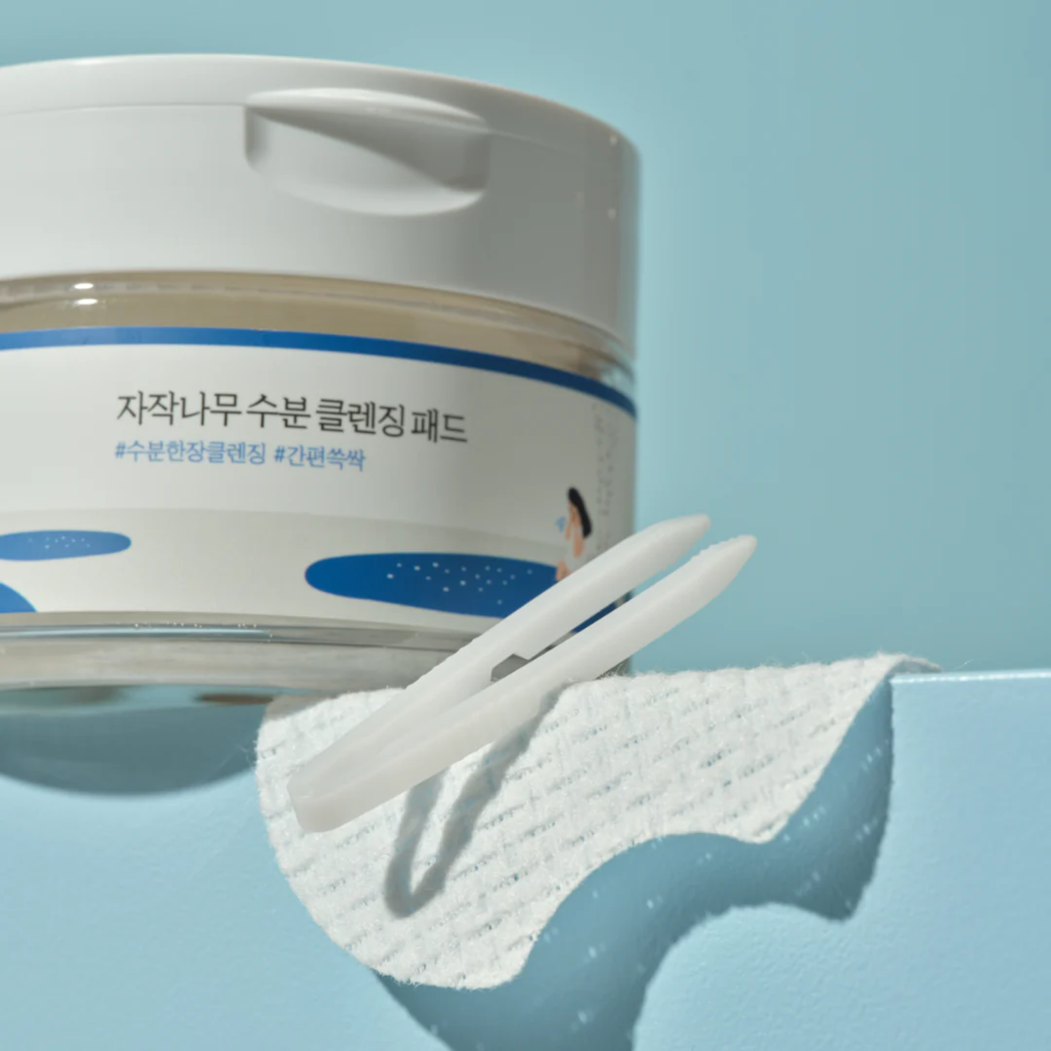 Round Lab Birch Juice Cleansing Pad, 60-piece cleansing tissues for gentle facial cleansing and exfoliation.