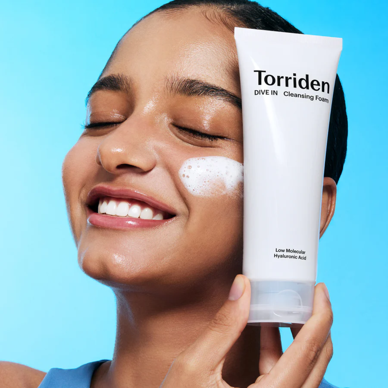 Torriden DIVE-IN Hyaluronic Acid Cleansing Foam in 150ml gel and foam cleanser bottle, bright packaging with foam texture visible