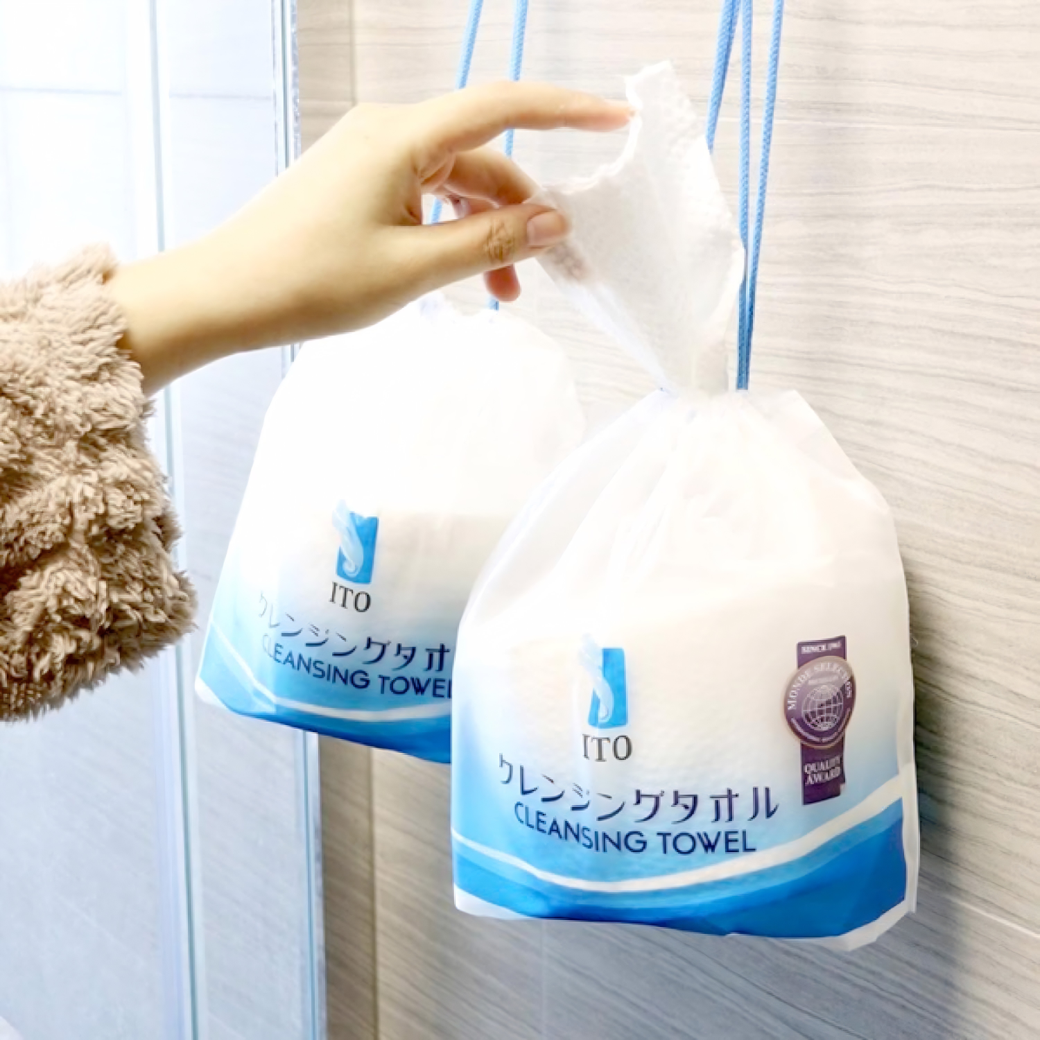 Ito Cleansing Facial Cotton Towel, soft makeup remover cloth for gentle facial cleansing and makeup removal.