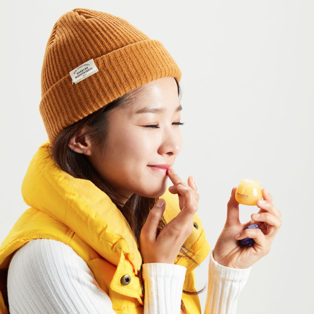 Frudia Blueberry Hydrating Honey Lip Balm 10ml tube with blue packaging, designed for moisturizing and nourishing lips.
