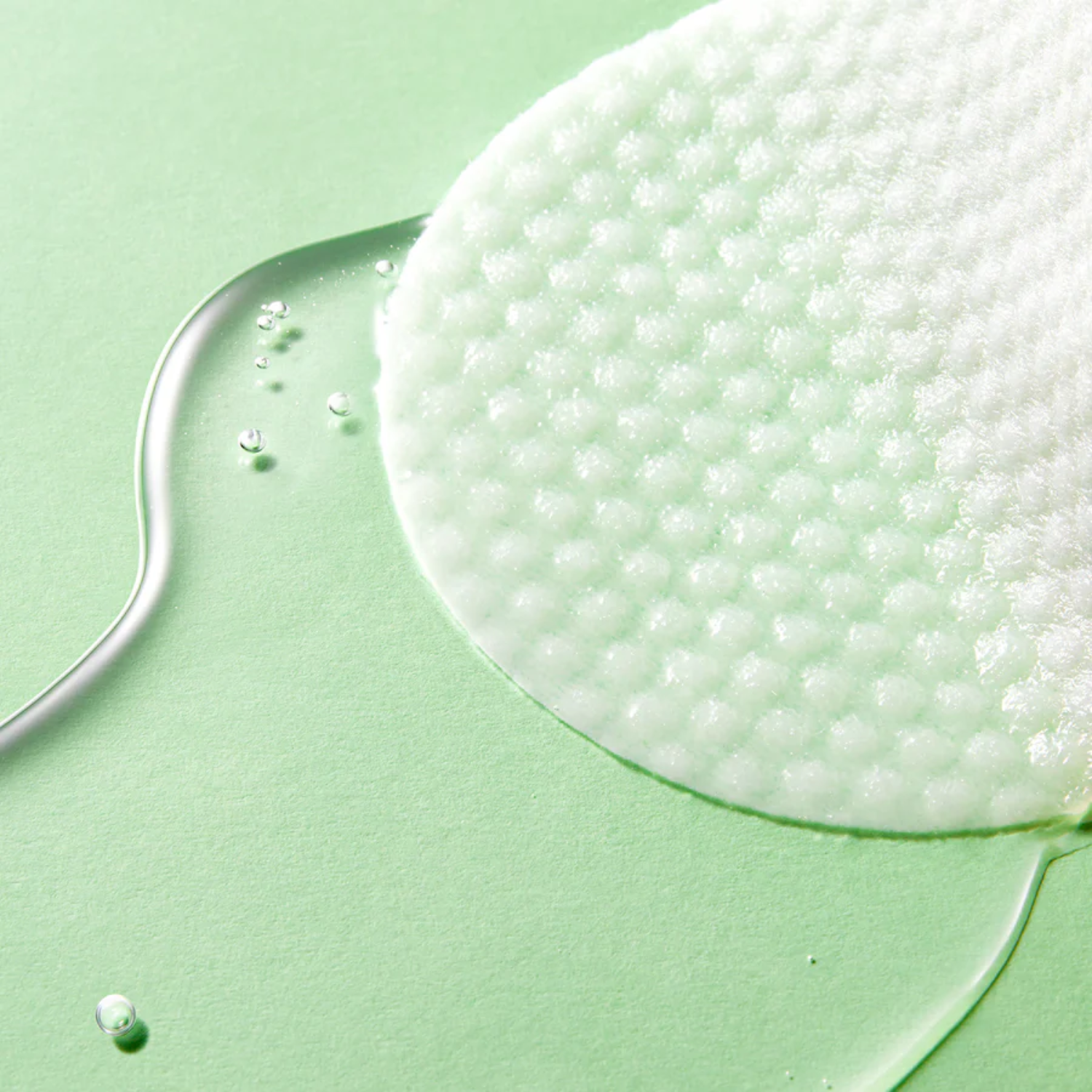 Torriden Balanceful Toner Pad with 60 soft, textured pads for gentle facial exfoliation and hydration.