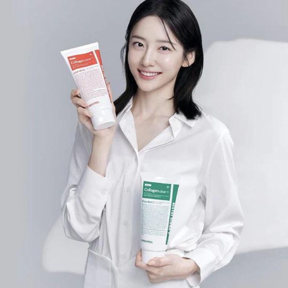 Green Cica Collagen Clear 2.0 gel and foam cleanser by MEDIPEEL+ in 300mL bottle, showing the product's packaging and texture.