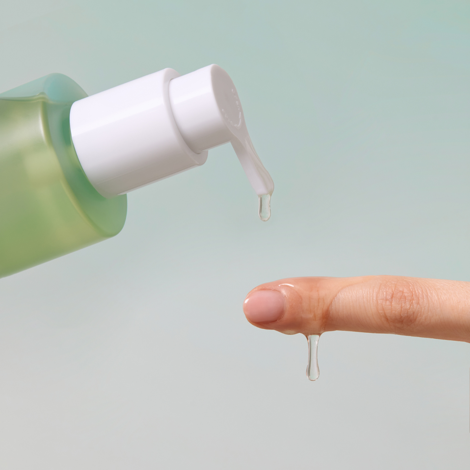 Goodal Houttuynia Cordata Hyaluron soothing pore cleansing oil in a 200ml bottle, featuring a clear pump dispenser and minimalist design.