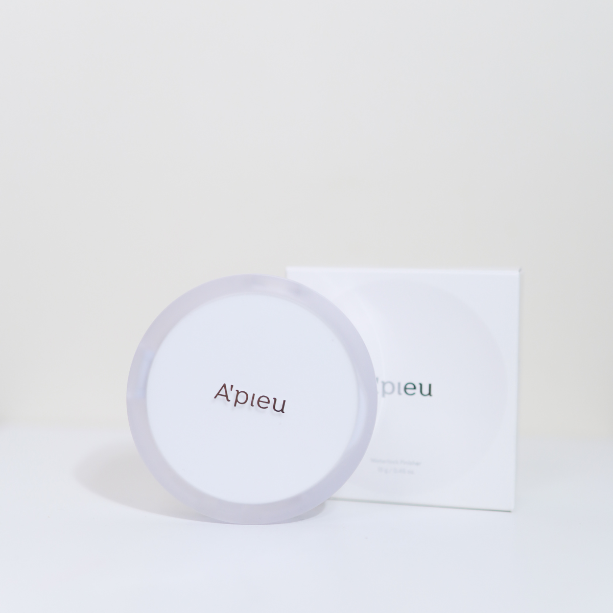 A'pieu Waterlock Finisher setting powder in a compact with a transparent lid, designed to set makeup with a matte finish.