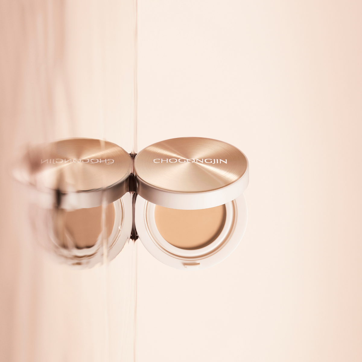 Chogongjin BB Pact 15g with two shades, compact BB cream for even skin tone and natural coverage in a portable case.