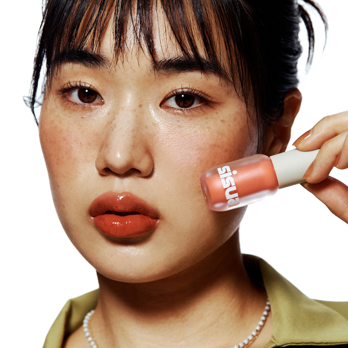 Unleashia Sisua Popcorn Syrup Lip Plumper showing the sleek tube and applicator for fuller, glossy lips.