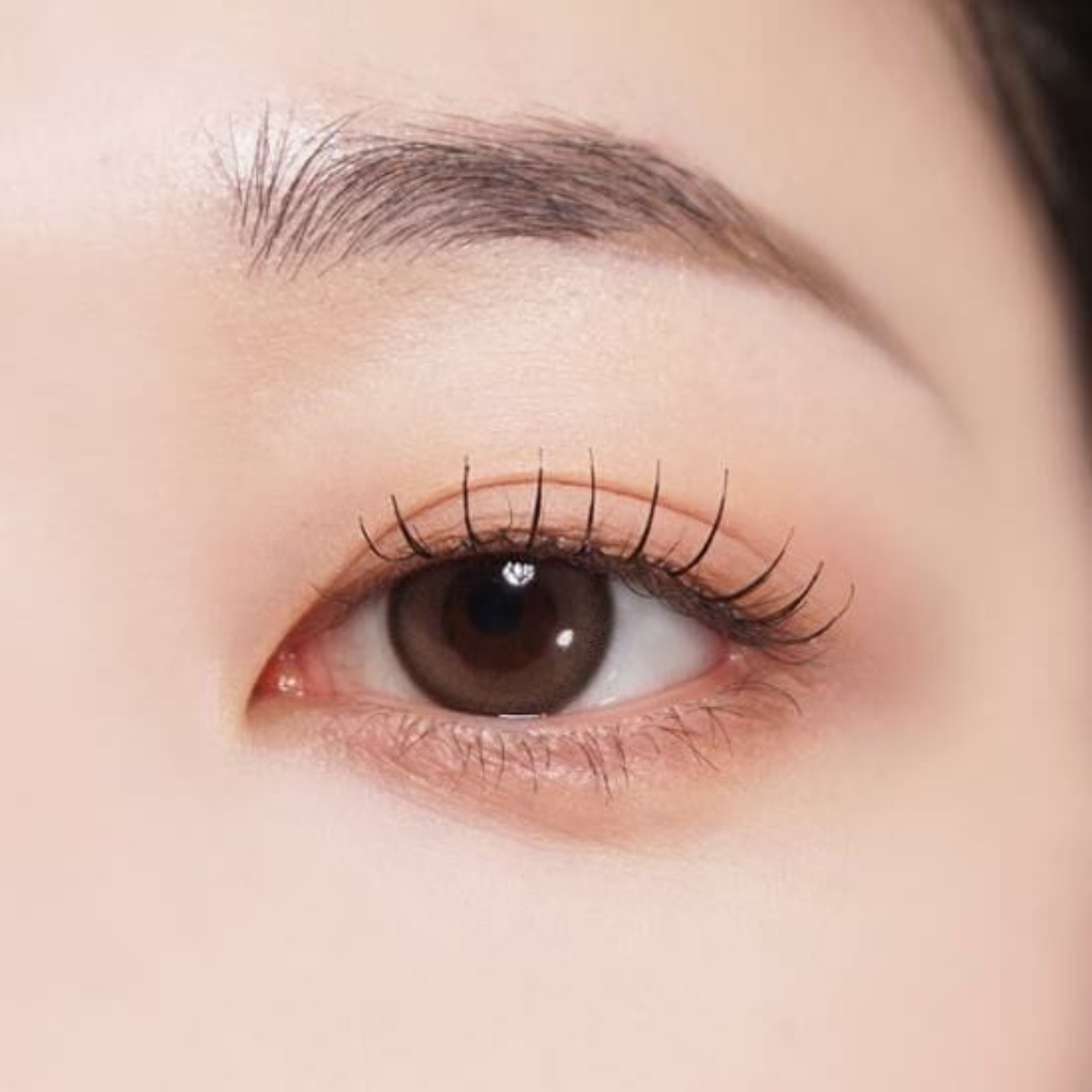 Fillimilli point cutting false lashes in two sets, featuring natural-looking lash extensions with a precise, tapered design.