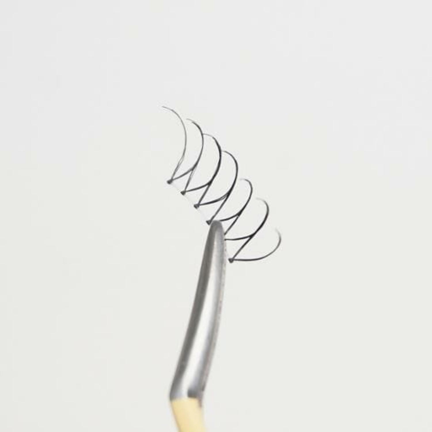 Fillimilli point cutting false lashes in two sets, natural-looking eyelash extensions for a subtle, enhanced eye appearance.