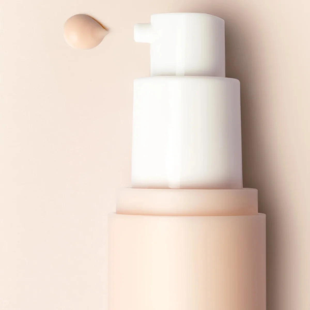Hince Pore-Shot Blur Primer 30ml applied on face, smooth and matte finish, with a lightweight, clear gel texture.
