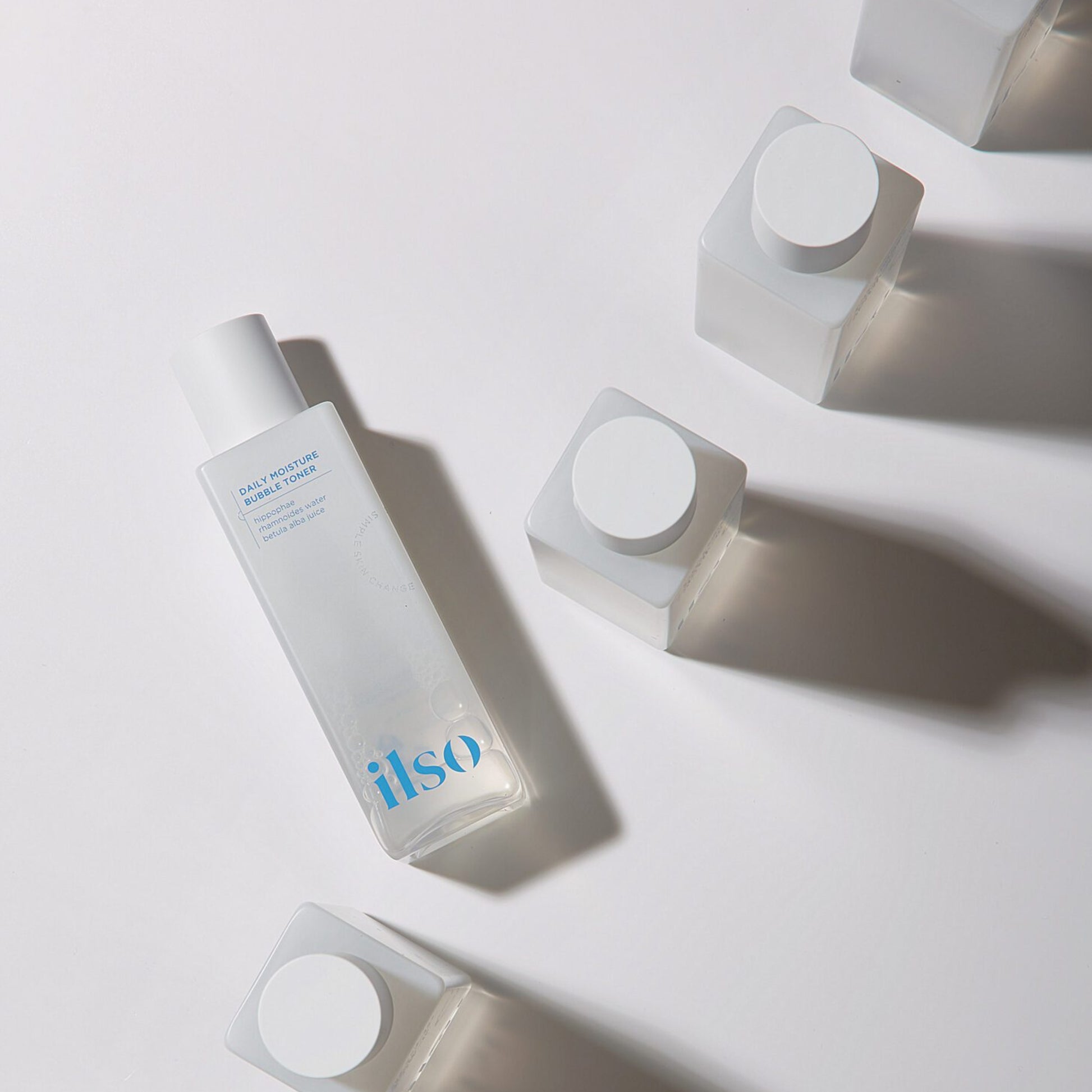 ILSO Daily Moisture Bubble Toner in 150ml bottle, hydrating skincare product with a clear, bubbly liquid inside.