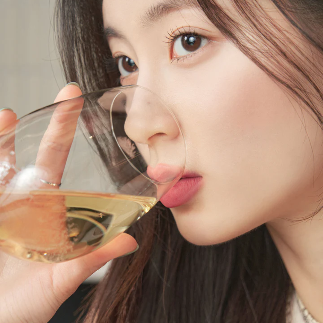 Rom&nd Blur Fudge Lip Tint in a soft, natural lip color with a smooth, matte finish, shown on a model's lips.