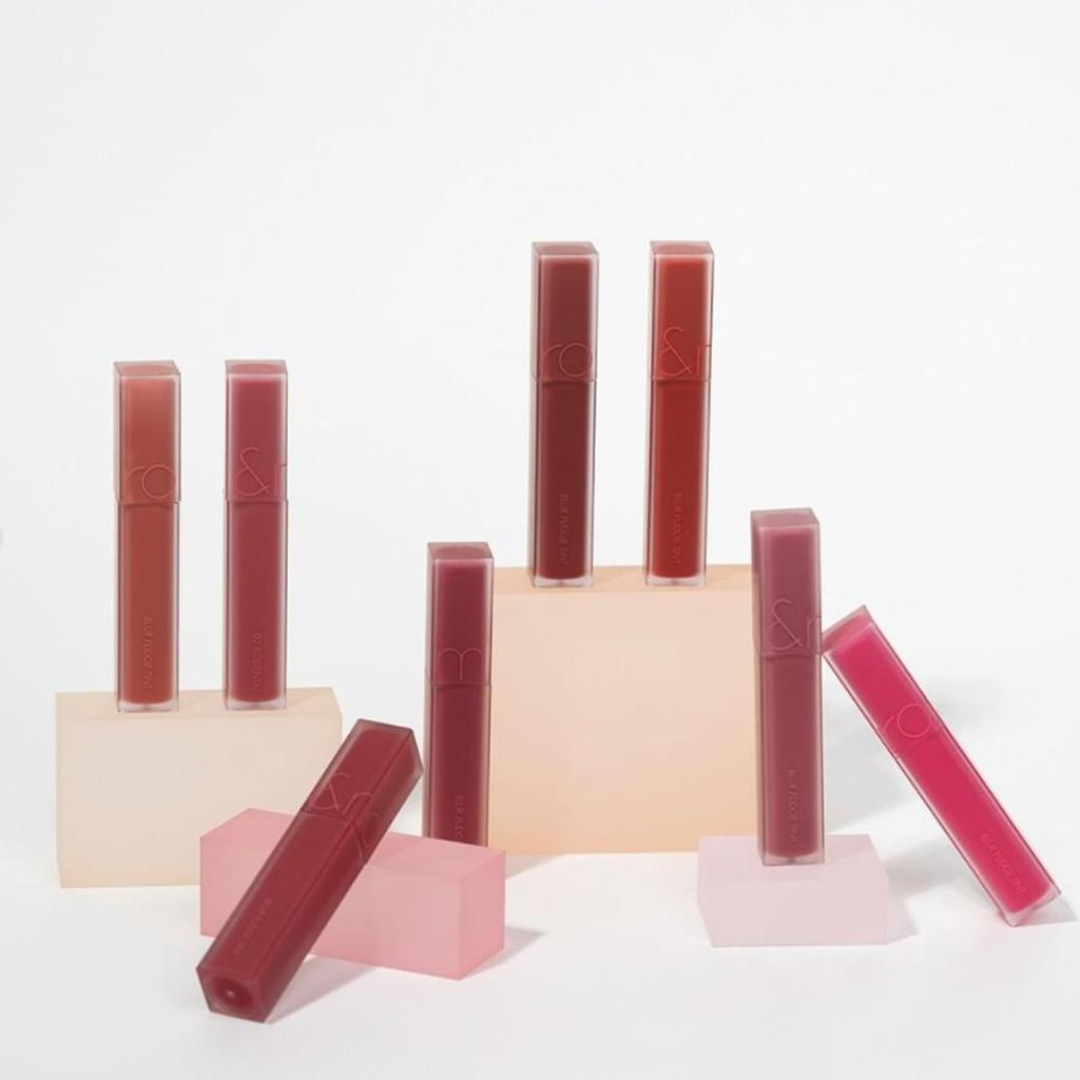 Rom&nd Blur Fudge Lip Tint in shade 77, featuring a smooth, creamy texture and natural lip color application.