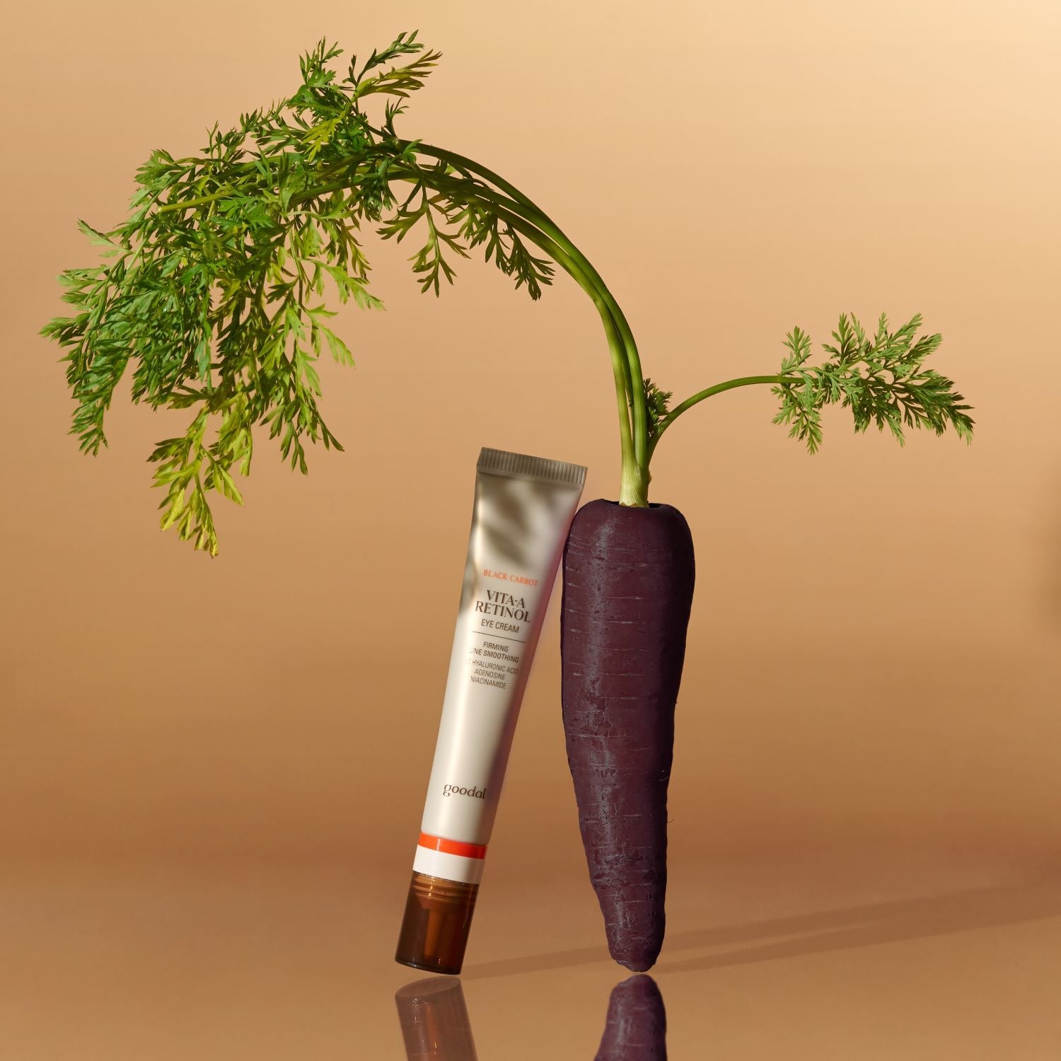 Goodal Black Carrot Vita-A Retinol Eye Cream 30ml, creamy eye cream in a sleek jar with a white lid and black label.