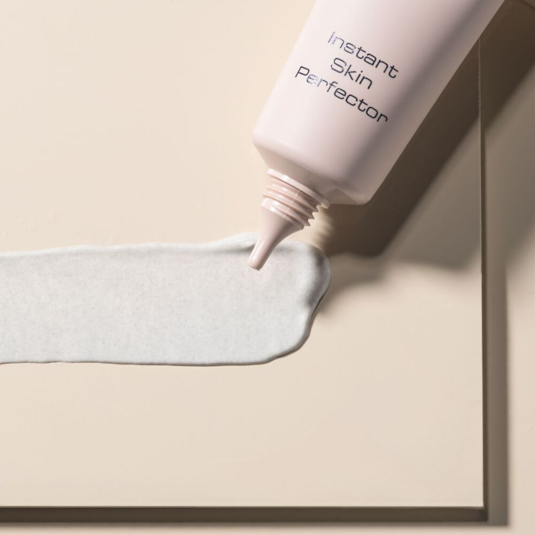 Liquid foundation bottle of ARTDECO Instant Skin Perfector showing smooth, lightweight texture in a sleek bottle.