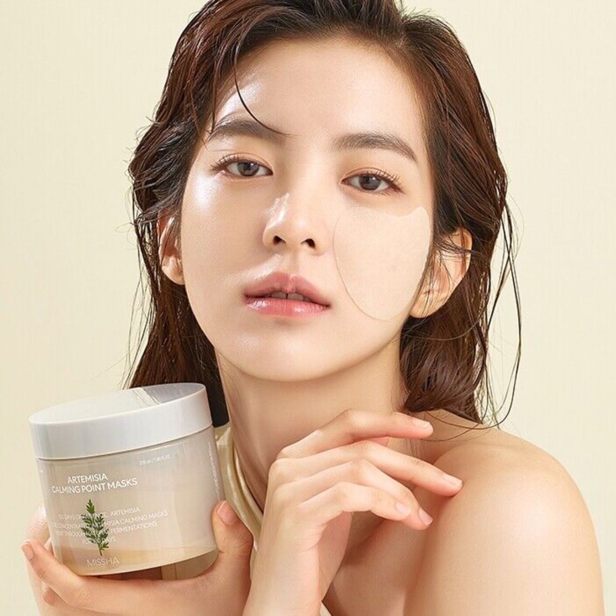 Missha Artemisia Calming Ampoule Pads, 50-piece toner pads for soothing and refreshing skincare, displayed in a white container.