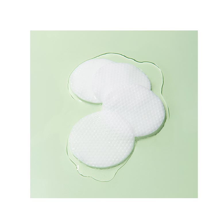 Banila Co Clean It Zero Green Peel Toner Pad box with 70 pads and 200ml bottle, showing product packaging and pads inside.