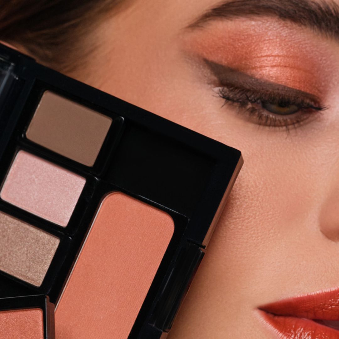ARTDECO Beauty Box Quadrat makeup tools set with compact brushes and applicators in a sleek, portable design.