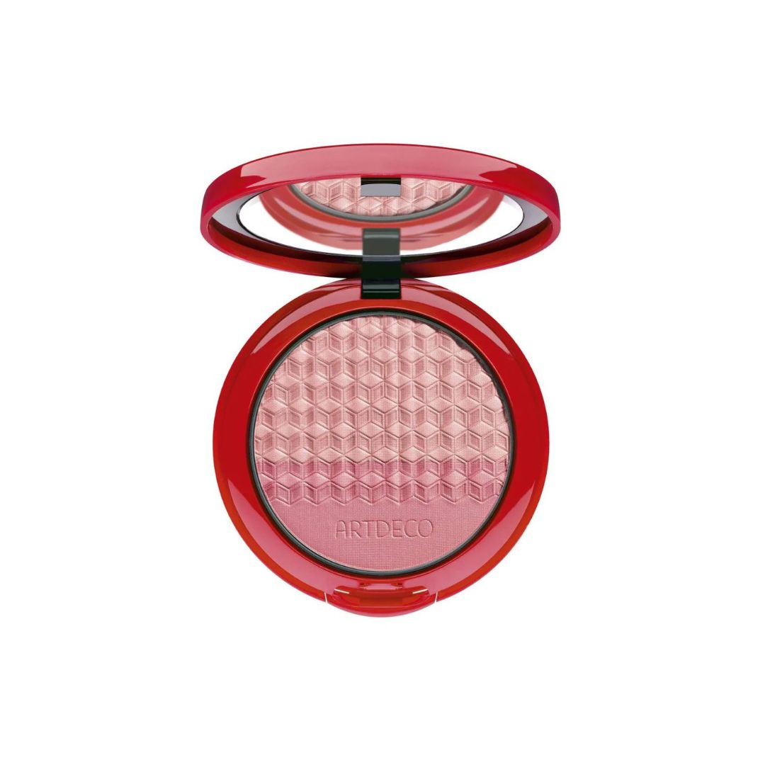 ARTDECO Blush Couture in shade 410, close-up of the compact blush with soft pink hue and elegant packaging.