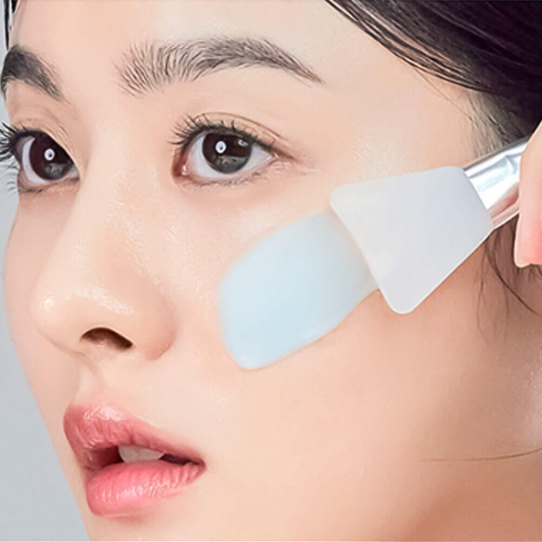 Hyaluronic Acid Layer Mooltox Wash-off Mask by MEDIPEEL+ in a 70ml jar, showing the product's smooth, hydrating formula.
