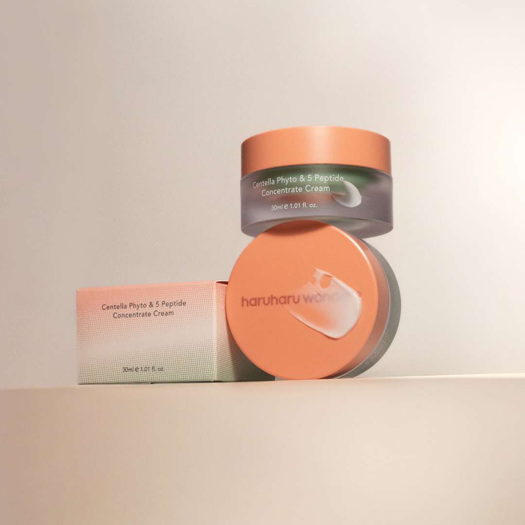 Haruharu Wonder Centella Phyto & 5 Peptide Concentrate Cream in a 30ml jar, a nourishing face moisturizer with herbal and peptide ingredients.