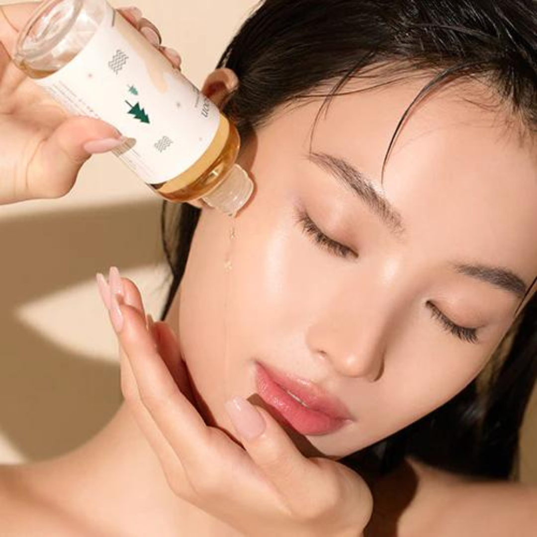 Soondy Centella Asiatica Essence in a 100ml bottle by Mixsoon, featuring clear liquid and plant extract label.