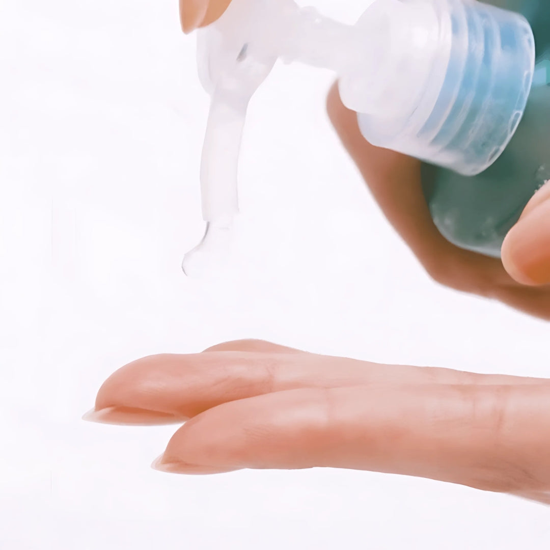 Dr. G pH Cleansing Gel Foam 200ml, gentle gel and foam cleanser for clean, refreshed skin, shown in a clear bottle with white foam.
