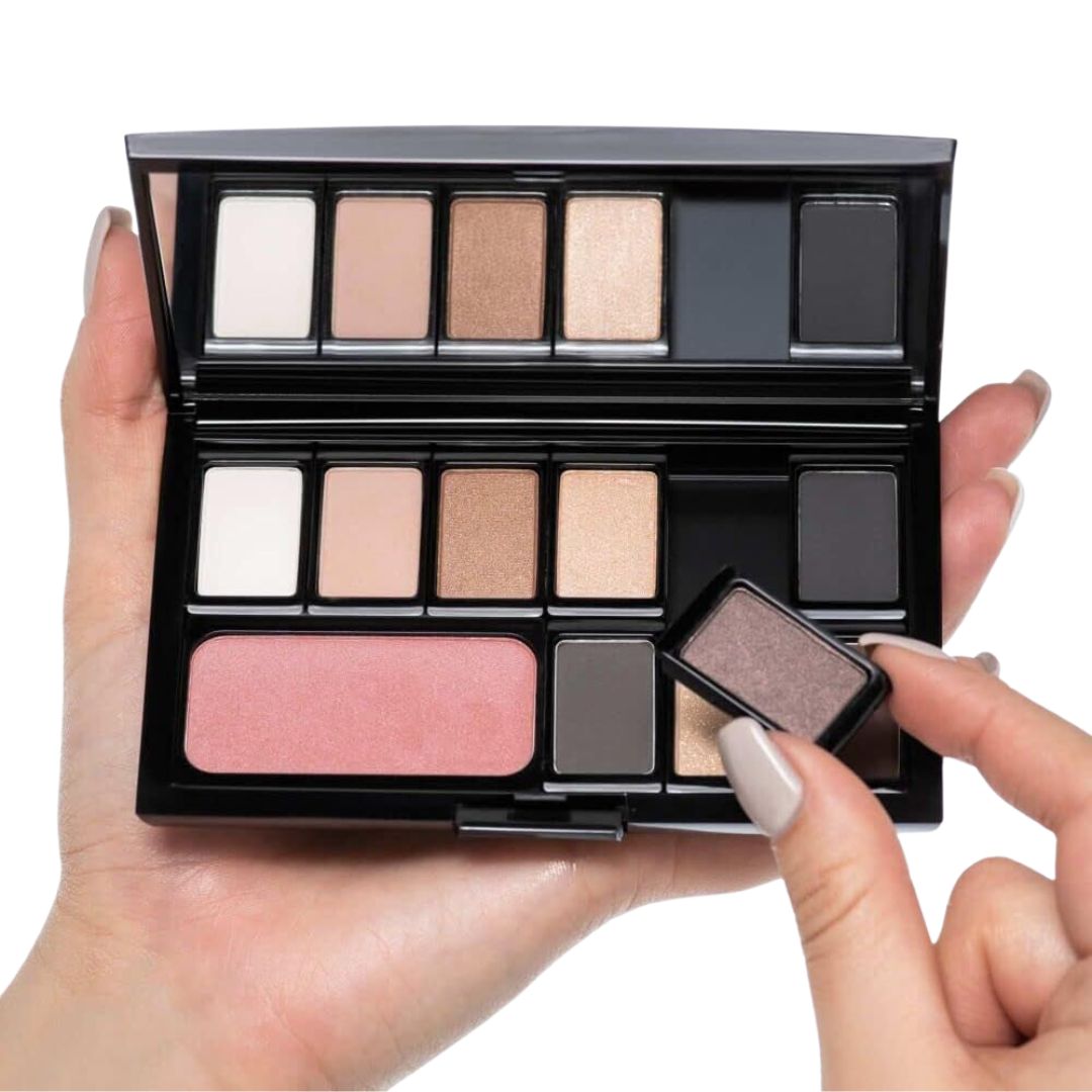 ARTDECO Beauty Box Magnum makeup tools with eyeshadow palettes and brushes in a sleek, portable beauty kit.