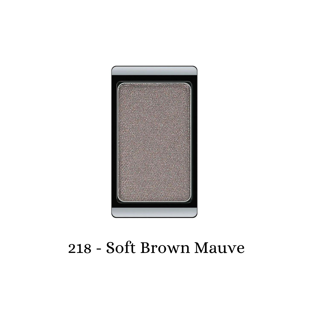 ARTDECO iridescent copper eyeshadow with a pearl finish, showcasing a shimmering, luminous eyeshadow product.