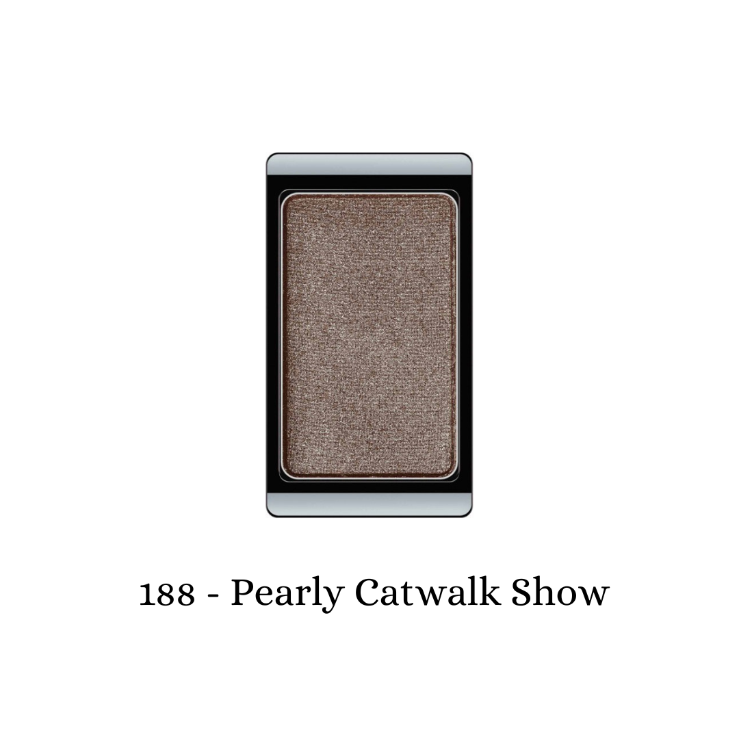 ARTDECO eyeshadow pearl in a shimmering, pearly shade displayed in a sleek eyeshadow compact with a smooth, reflective surface.