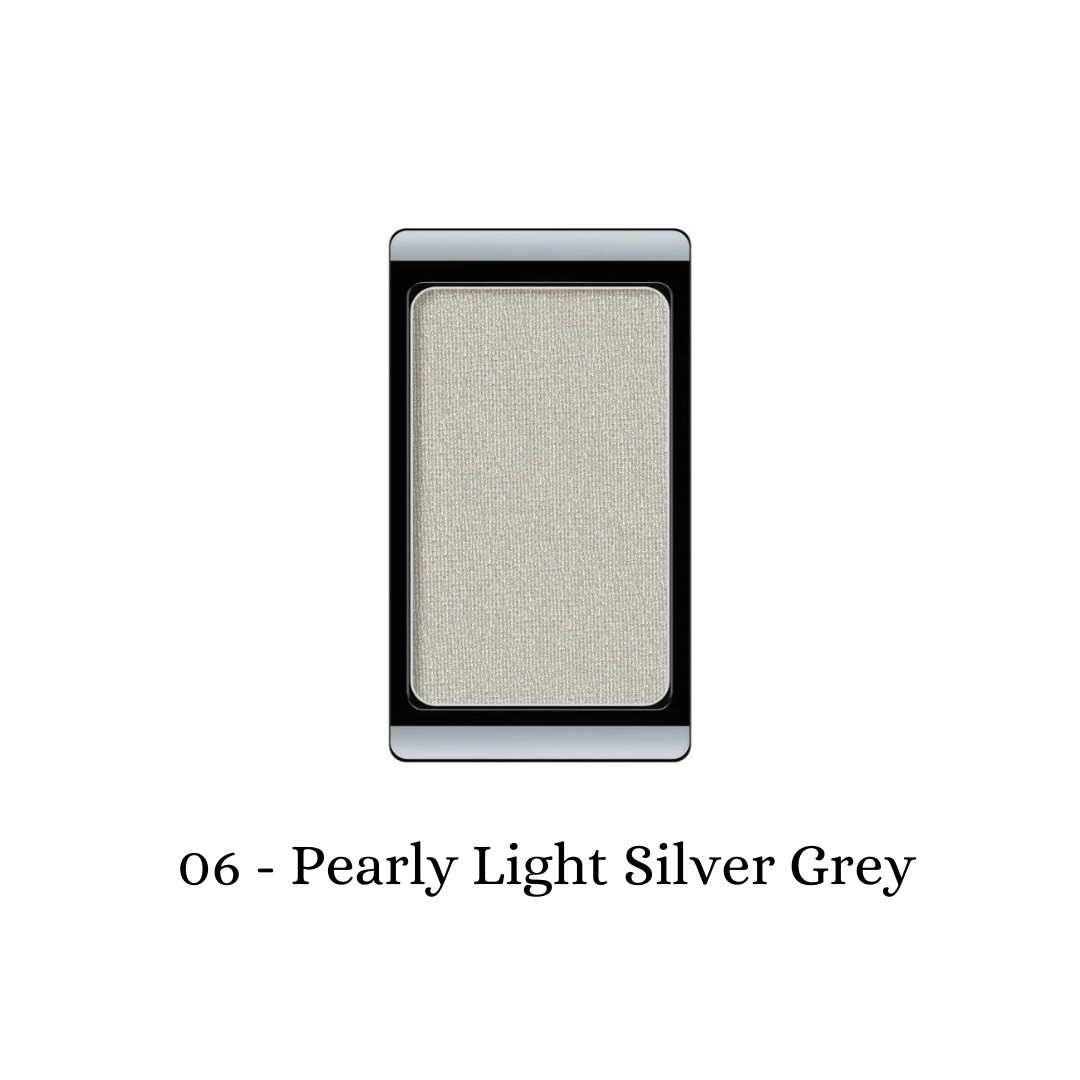 ARTDECO eyeshadow pearl in pearly light silver grey with a smooth, shimmery finish and subtle metallic sheen.
