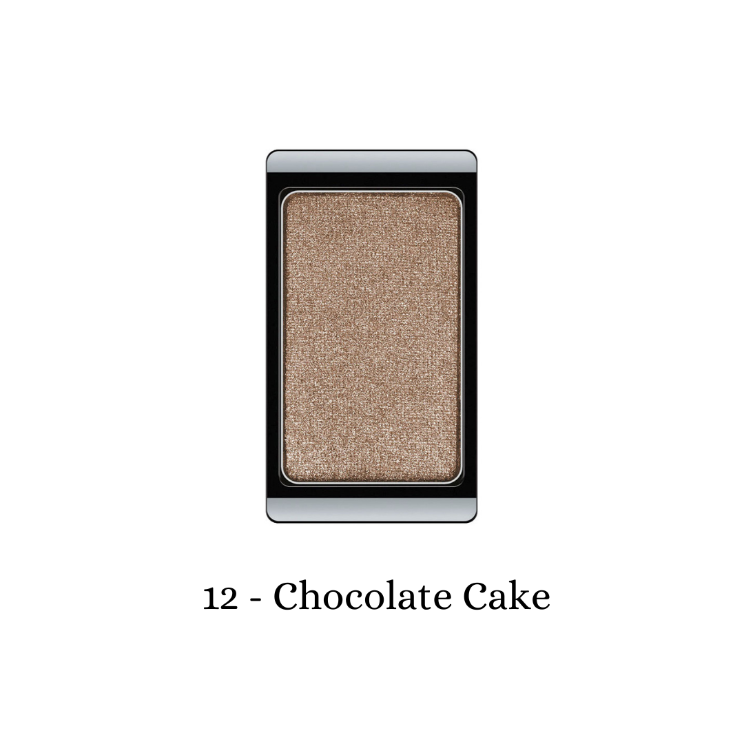 ARTDECO eyeshadow pearl in a rich chocolate cake shade, showcasing a smooth, shimmery eyeshadow compact.