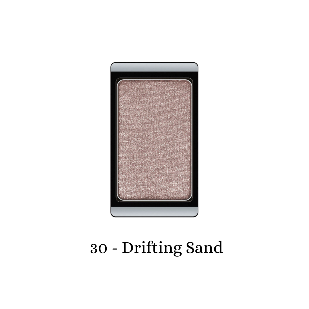 ARTDECO eyeshadow pearl in drifting sand with a shimmering, pearl finish and smooth texture for a natural eye look.