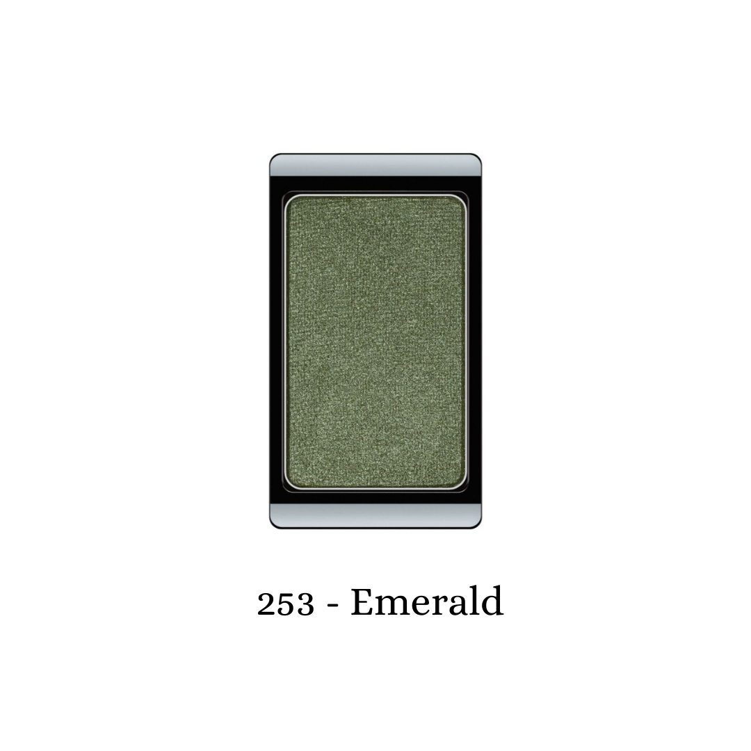 ARTDECO Eyeshadow Pearl in emerald, showing a shimmering, pearl-finish eyeshadow with a smooth, blendable texture.