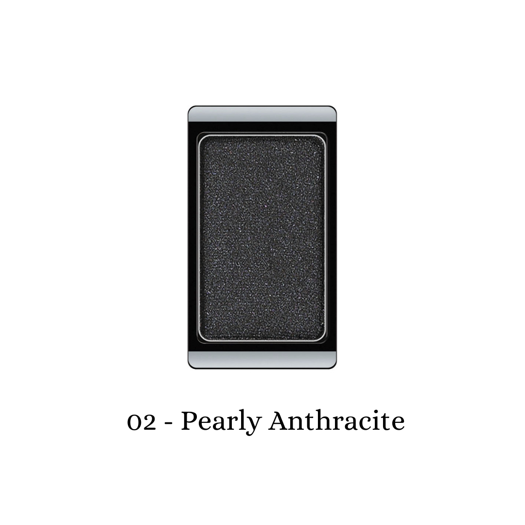 ARTDECO eyeshadow pearl in pearly anthracite, showcasing a shimmering, dark gray eyeshadow with a pearlescent finish.