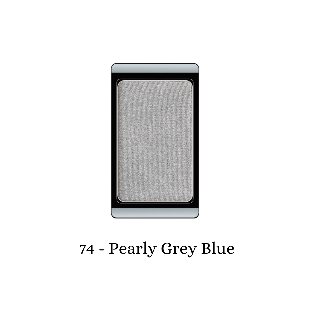 ARTDECO eyeshadow pearl in pearly grey-blue with a smooth, shimmery finish, showcasing a close-up of the eyeshadow pan.