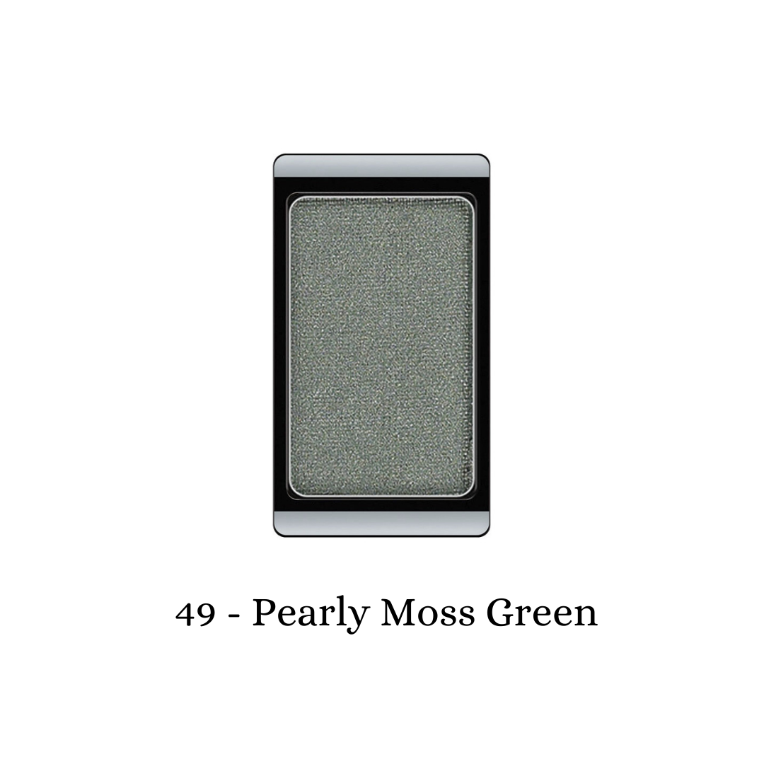 ARTDECO eyeshadow pearl in a pearly moss green shade with a smooth, shimmery finish.