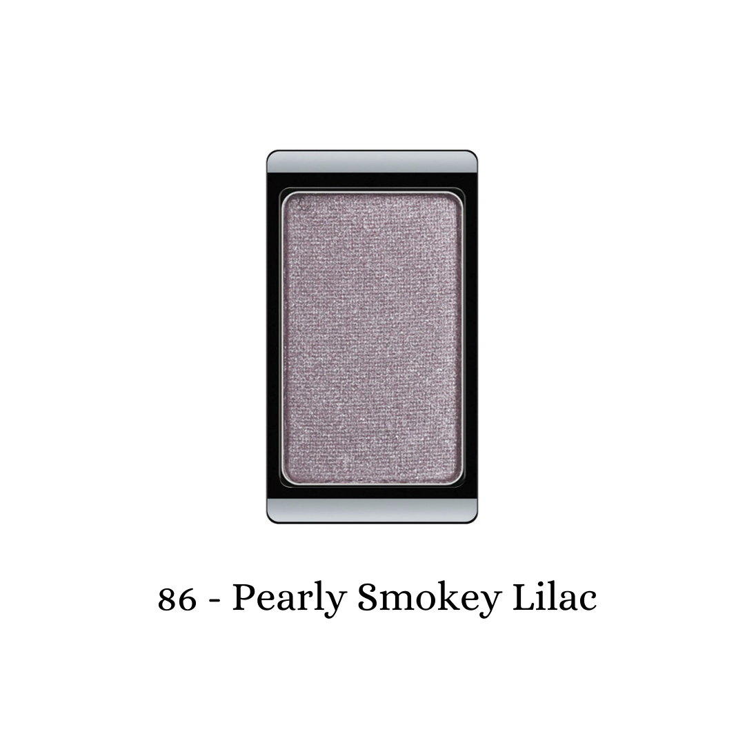 ARTDECO eyeshadow pearl in a pearly smoky lilac shade, showcasing the shimmering, smooth-textured eyeshadow compact.